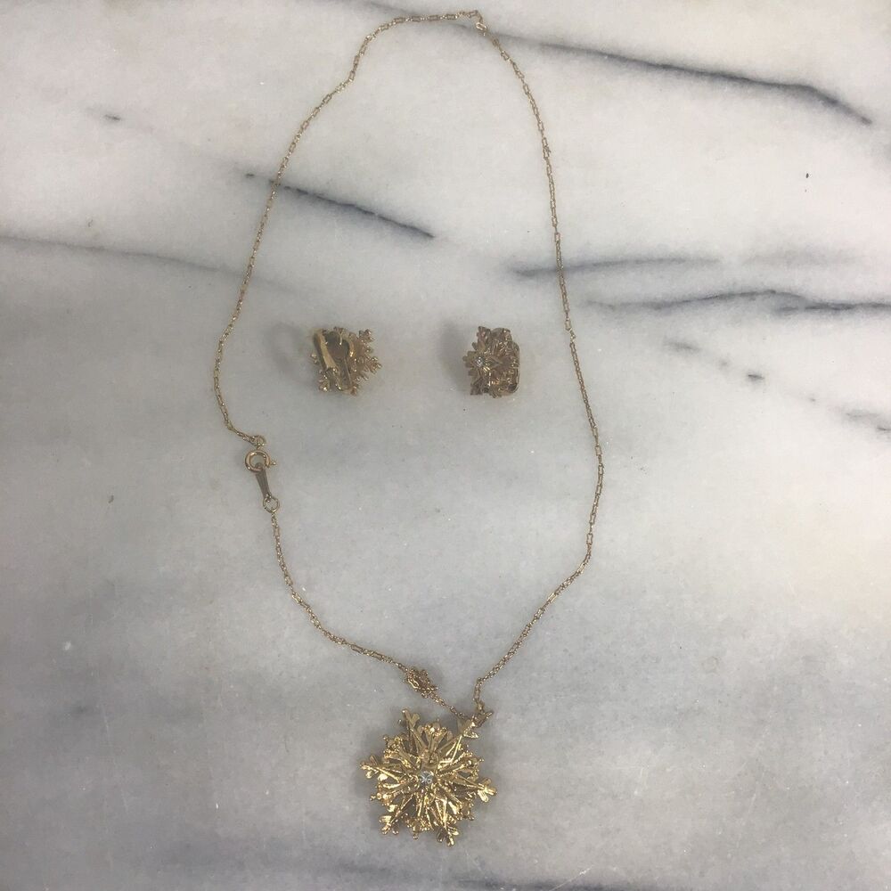 Vintage Gold Tone Snowflake Pendant Necklace & Clip On Earrings Set